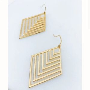 Cutout Diamond Shaped Chevron Drop Earrings